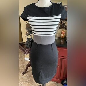 NWT The Limited Women's Sheath‎ white and black Striped Dress size x-small